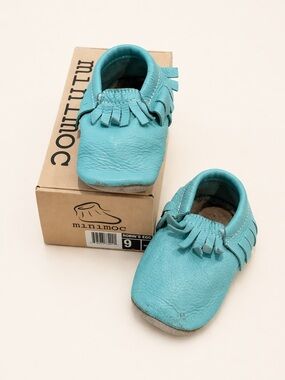 Minnimoc / HeyFolks Leather Fringe Moccasin Shoes In Robin’s Egg Color Sz 9 6.5”